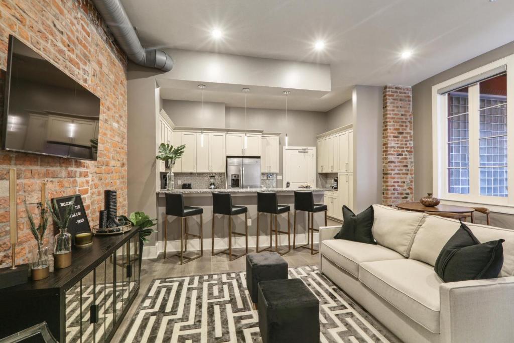 a living room with a couch and a kitchen at The Zydeco in New Orleans