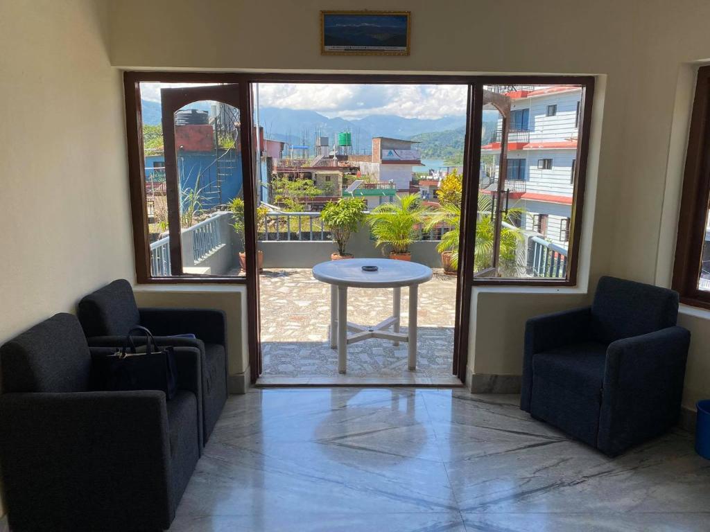 Nespecifikovaný výhled na hory nebo výhled na hory při pohledu z hotelu