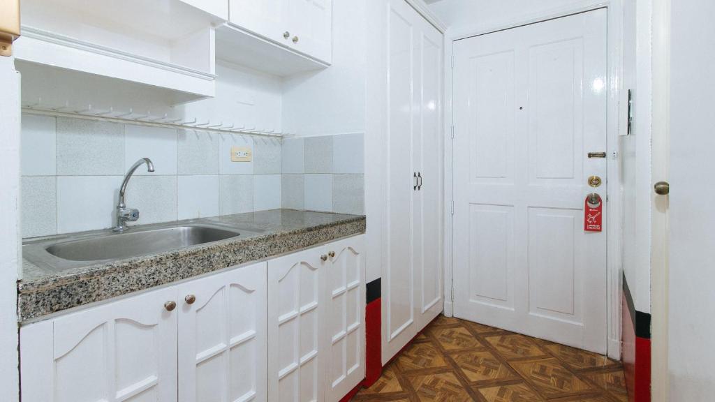 Koupelna v ubytování RedDoorz at The Providence Tower