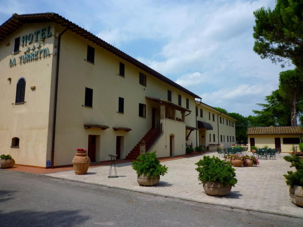 Budova, kde se hotel nachází