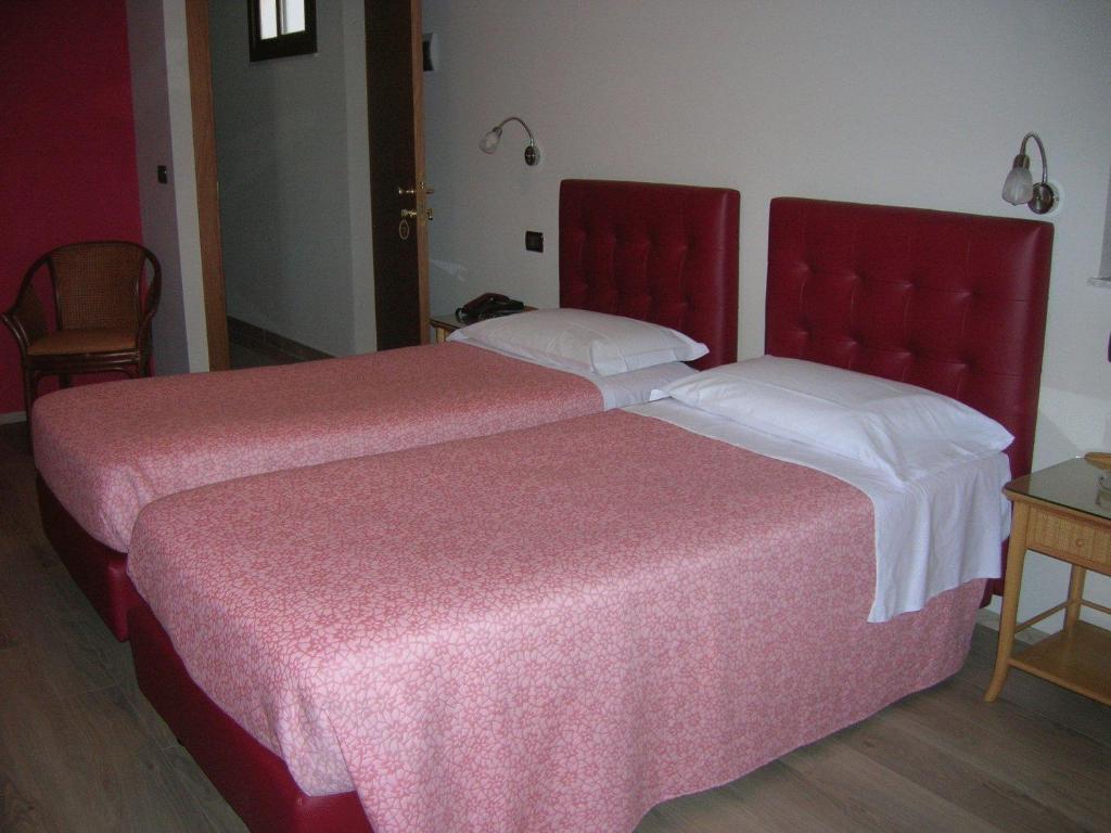 Postel nebo postele na pokoji v ubytování Hotel Villa Archirafi