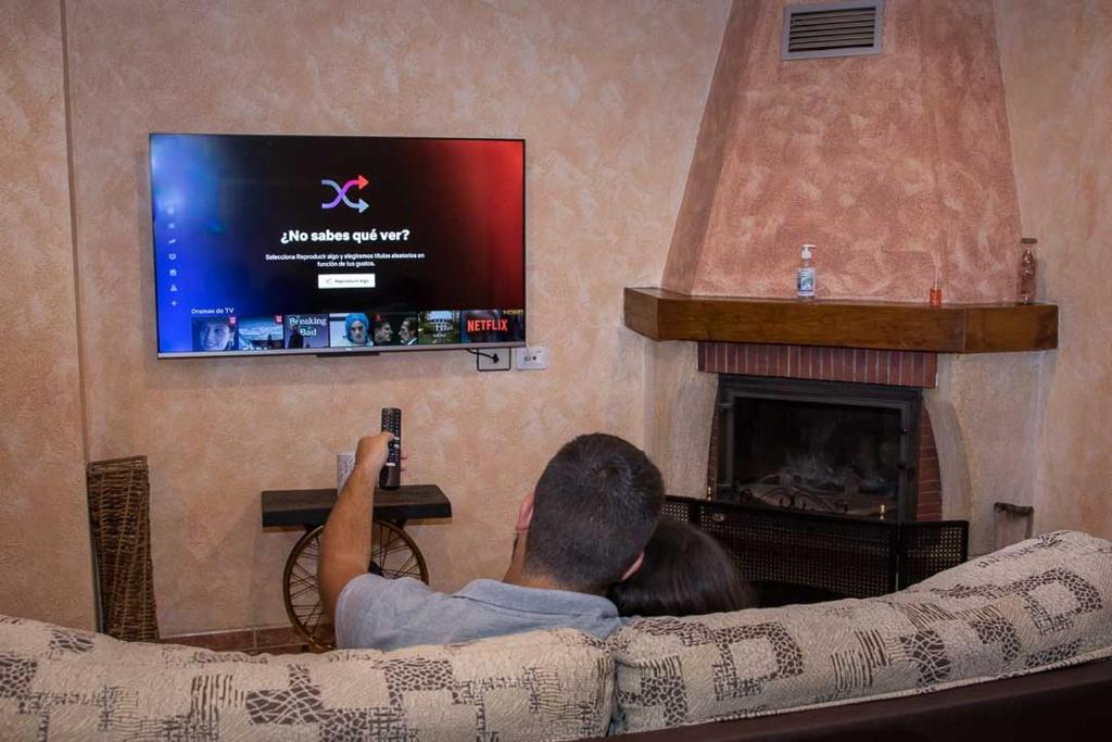 TV a/nebo společenská místnost v ubytování Cases Rurals El Castell