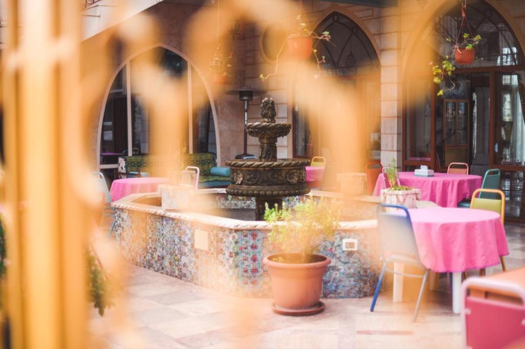 Restaurace v ubytování Damask Rose, Lebanese Guest House
