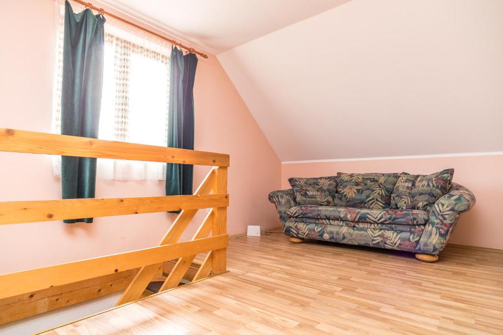 Posezení v ubytování Cabana Kuvaszó Transylvania