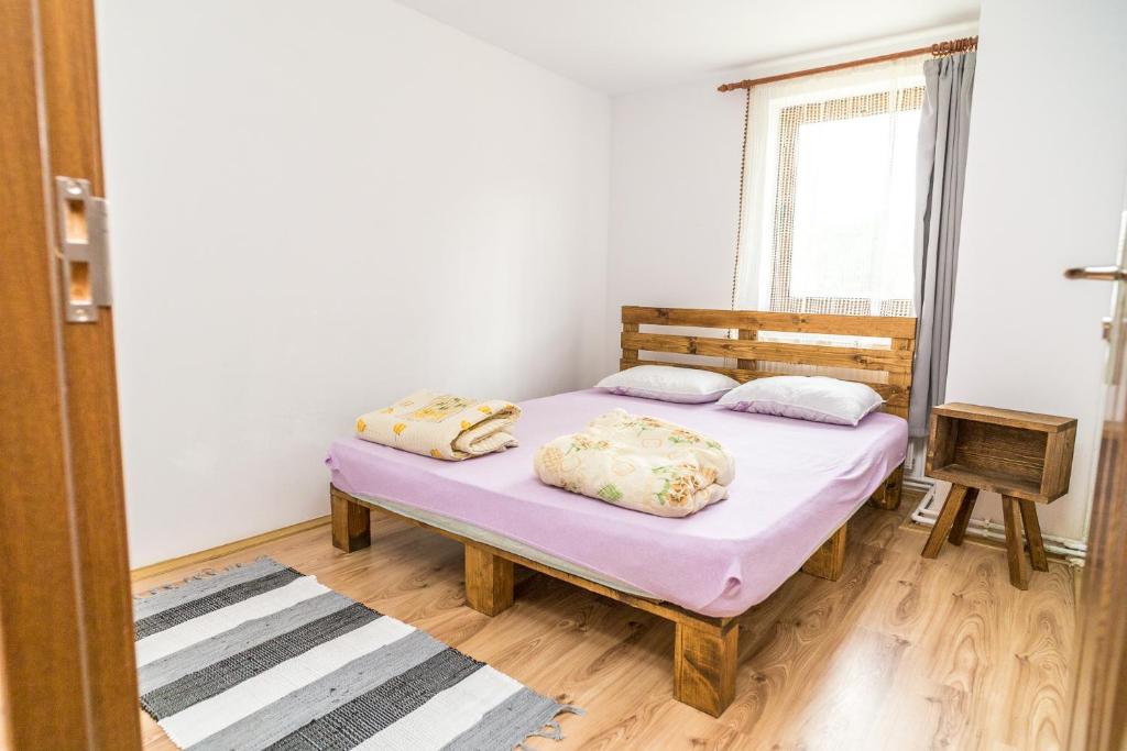 Postel nebo postele na pokoji v ubytování Cabana Kuvaszó Transylvania