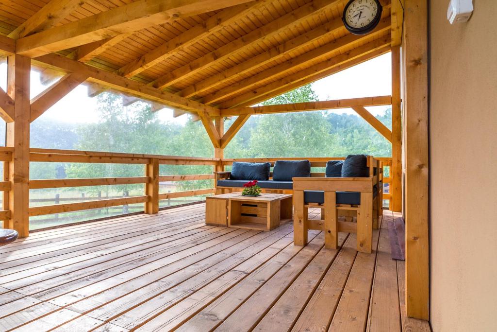 Balkón nebo terasa v ubytování Cabana Kuvaszó Transylvania