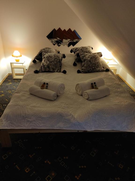 Posteľ alebo postele v izbe v ubytovaní Apartamenty Niebo