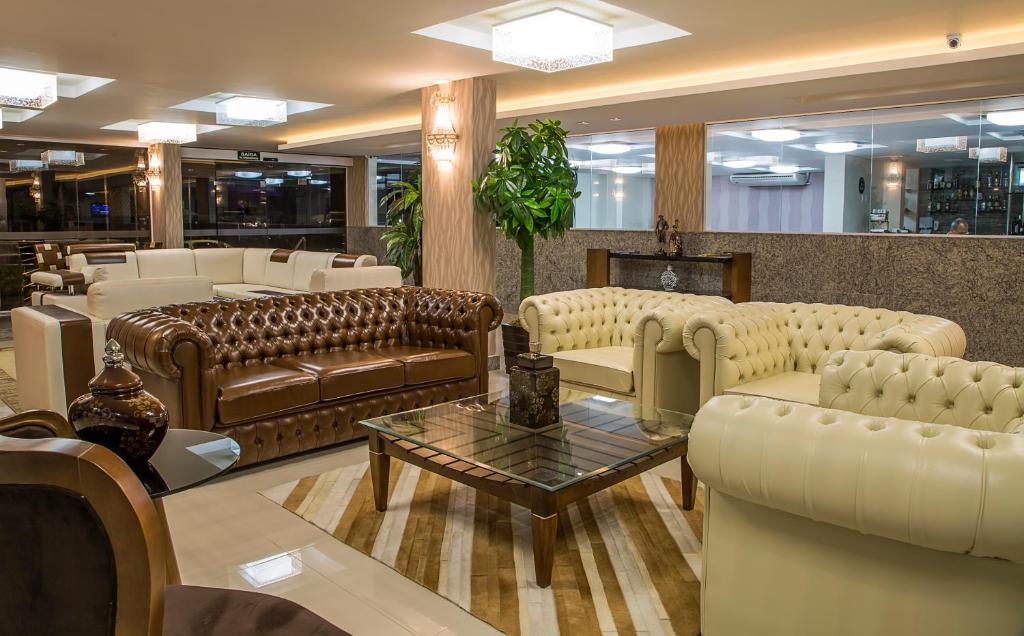 Uma área de estar em Laguna Praia Hotel