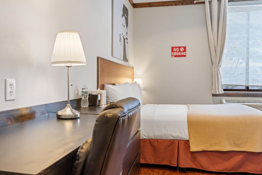 Postel nebo postele na pokoji v ubytování LIC Hotel