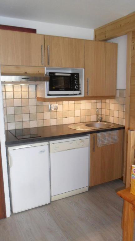 a kitchen with white appliances and a microwave at Studio les 2 Aples in Les Deux Alpes