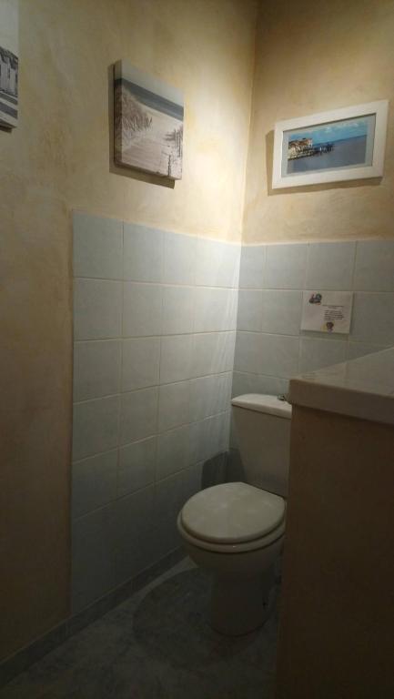 Koupelna v ubytování Gîte Mas de la Restanque