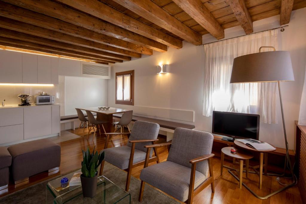 Ca' della Scimmia - Rialto - Venice photo