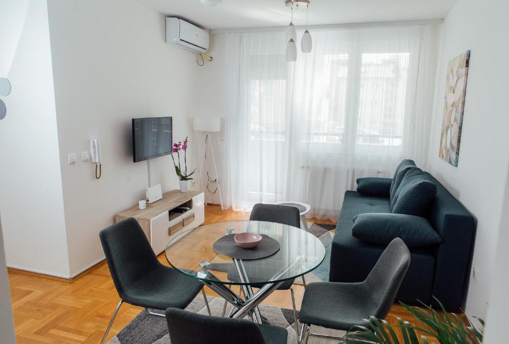 TV a/nebo společenská místnost v ubytování Suite Dreams