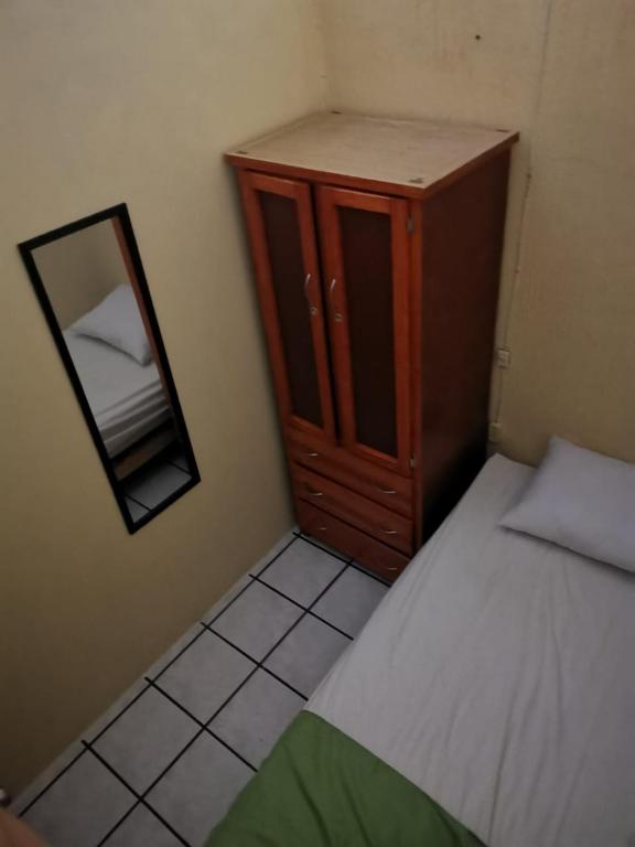 Postel nebo postele na pokoji v ubytování Hostal Guadalajara