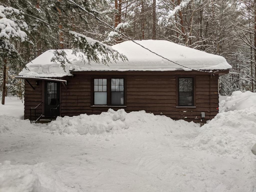 Moreno's Adirondack Cabins talvel