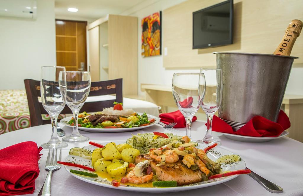 Comida no hotel ou em algum lugar perto