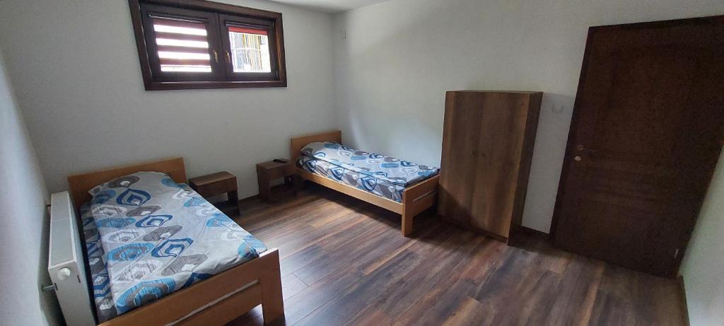 Giường trong phòng chung tại Vila Marija