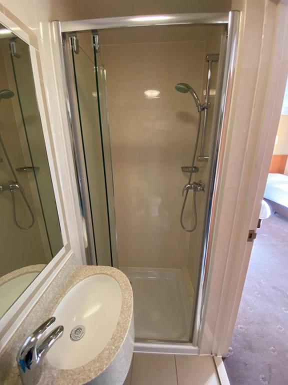 Orchard Hotel - Resim 3
