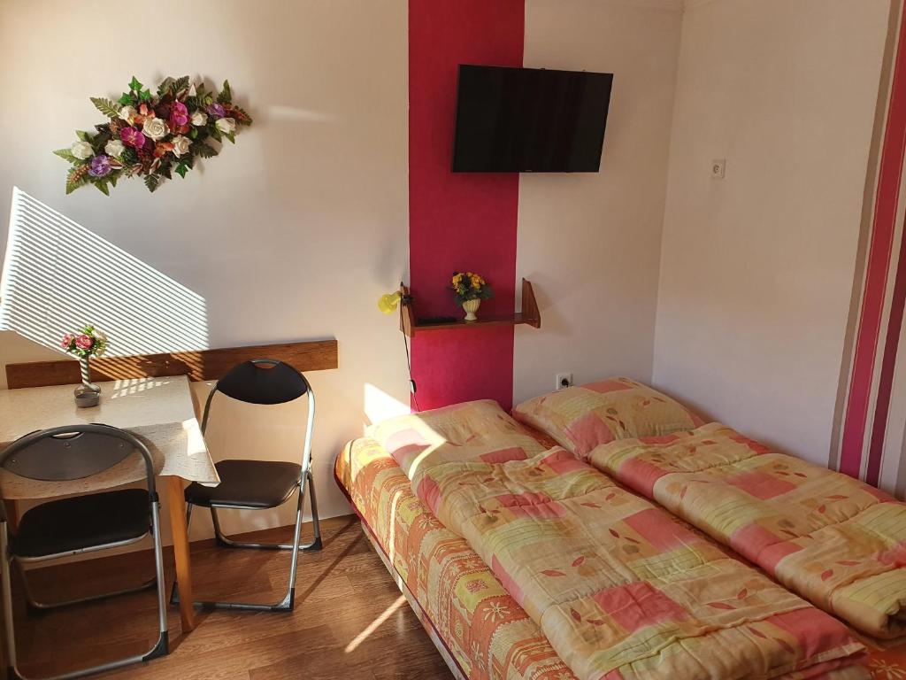 A bed or beds in a room at Privat u Jozefa Földesa