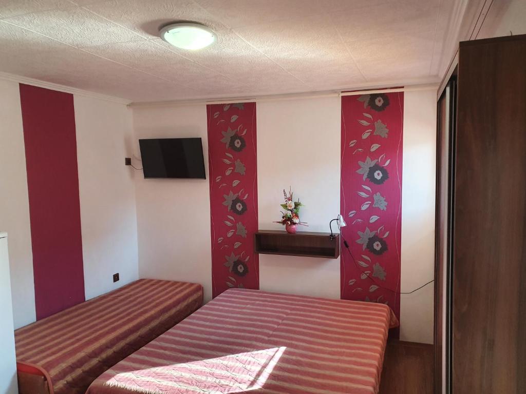 A bed or beds in a room at Privat u Jozefa Földesa