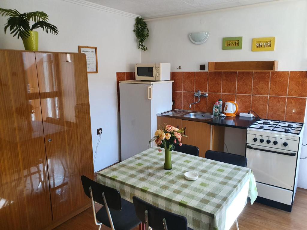 A kitchen or kitchenette at Privat u Jozefa Földesa
