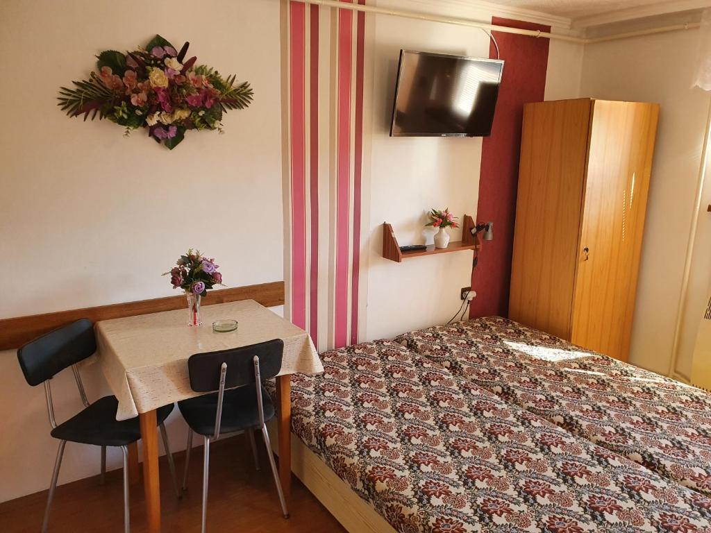A bed or beds in a room at Privat u Jozefa Földesa