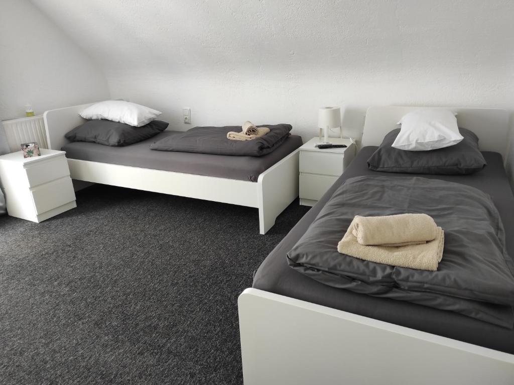 Ліжко або ліжка в номері Klimatisiertes Ferienhaus am Bauleuteweg 25