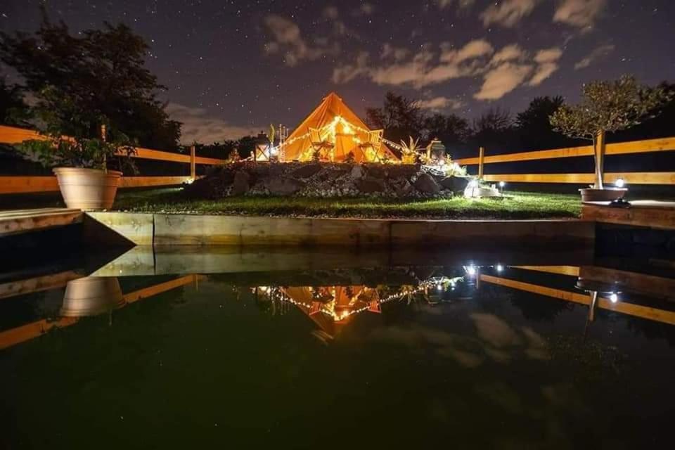 a view of a lit up building at night at AgroPing Korosajt Műhely in Nemesbük