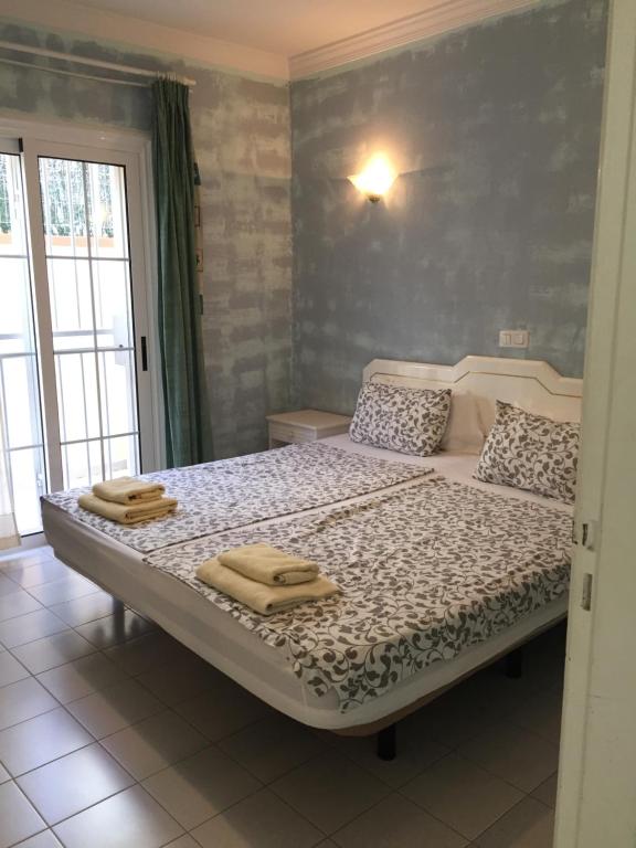a bedroom with a bed with towels on it at Apartament Yucca Fanabe in Adeje
