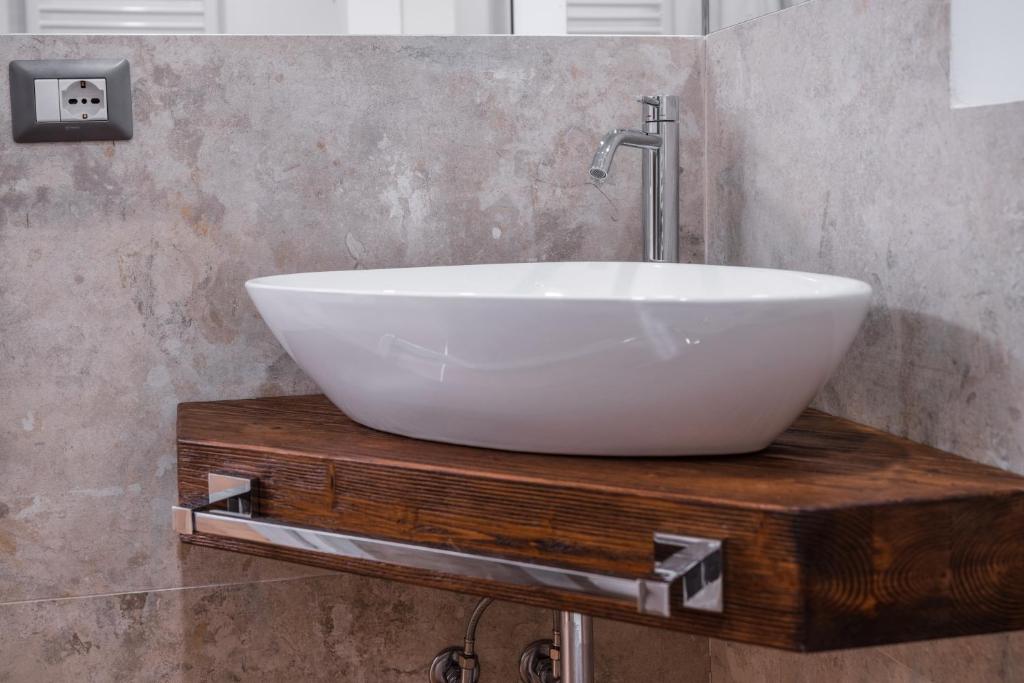 A bathroom at Luxury Apartment in Milan Center
