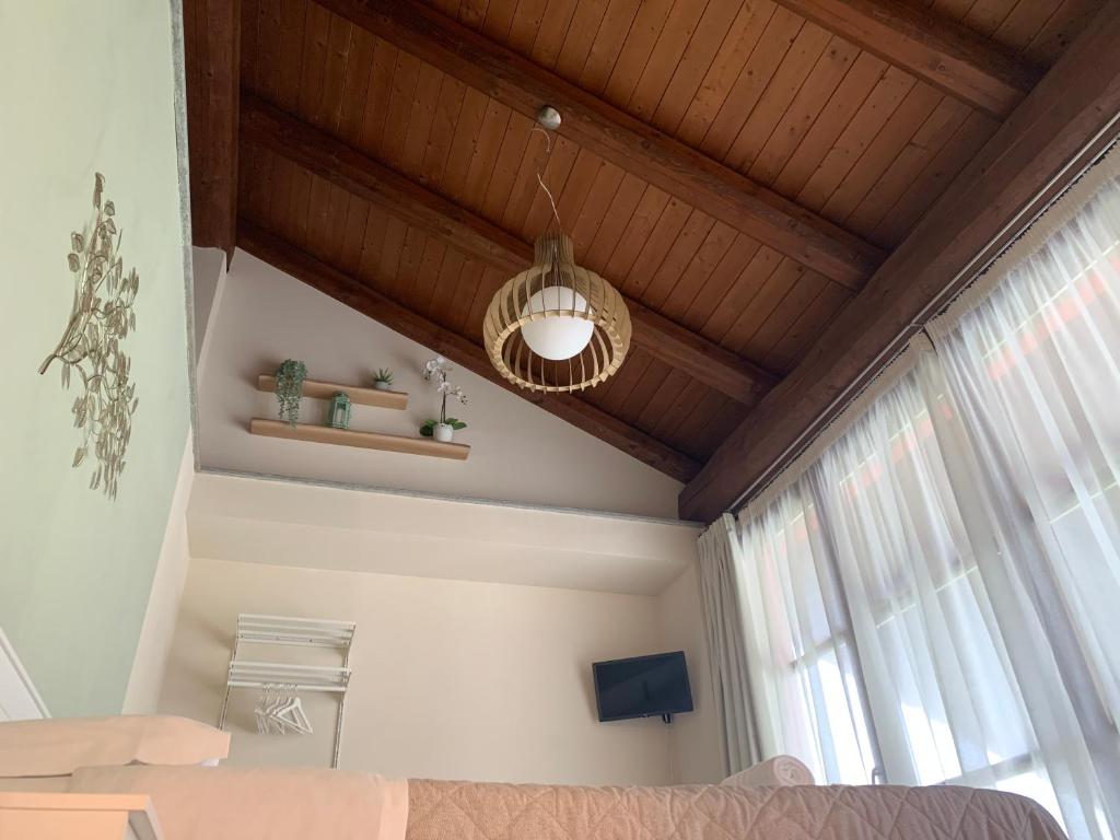 Televízia a/alebo spoločenská miestnosť v ubytovaní B&B La Luce Verde