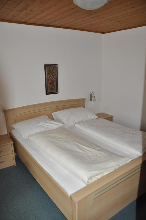 Postel nebo postele na pokoji v ubytování Garni Kofler