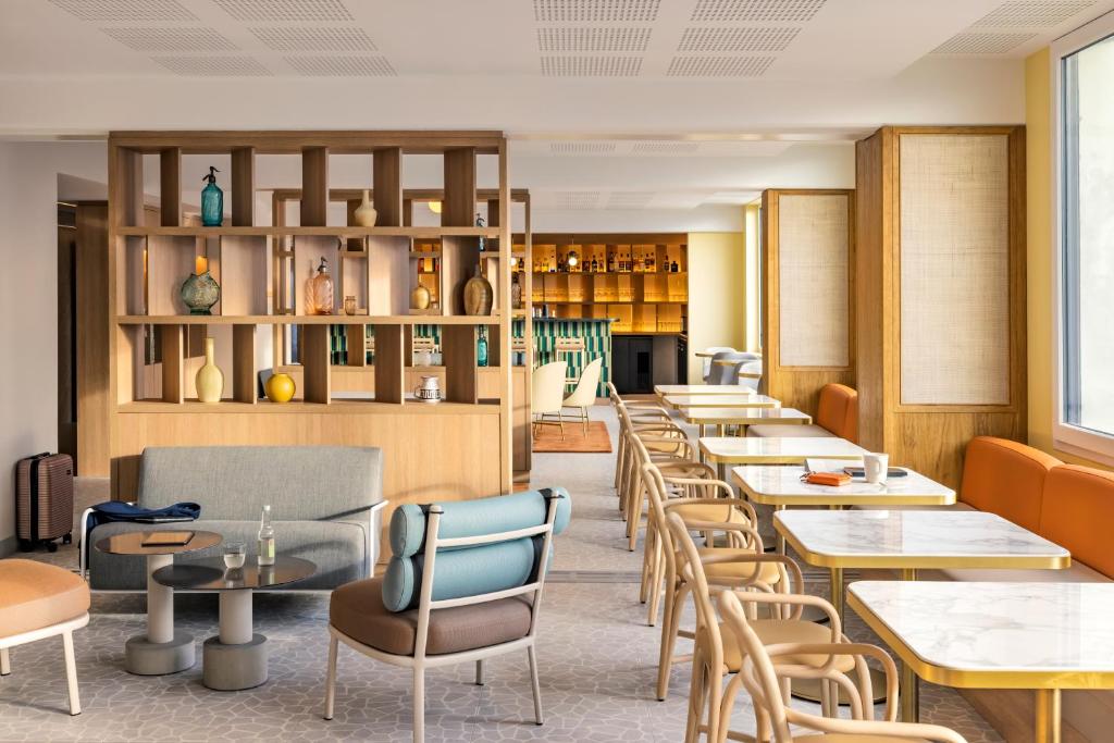 Posezení v ubytování OKKO Hotels Nice Aéroport