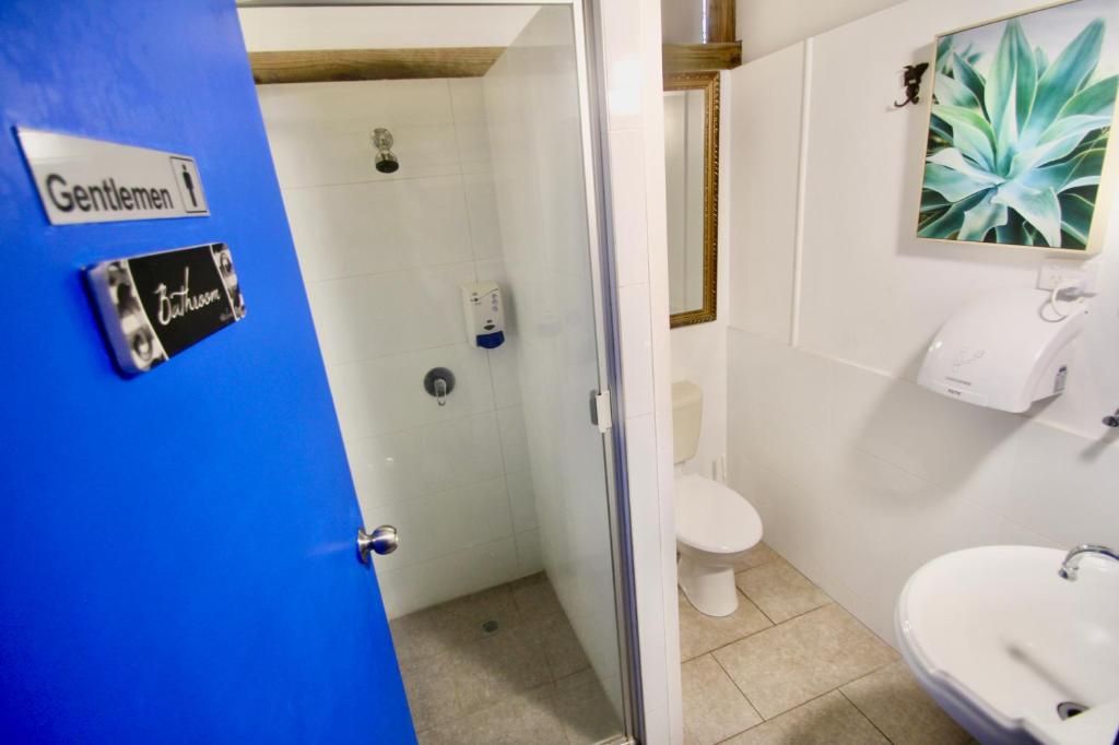 Koupelna v ubytování Hideaway Noosa Men Only Beach Resort
