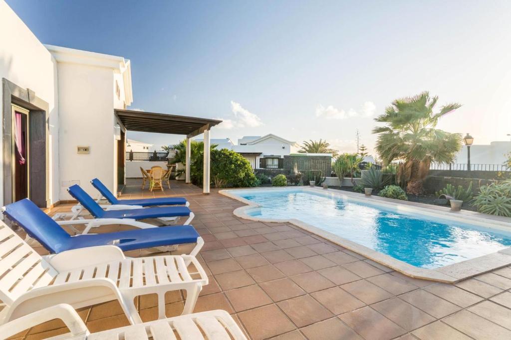 Bazén v ubytování Villa Tania - Villa independiente con piscina privada nebo v jeho okolí