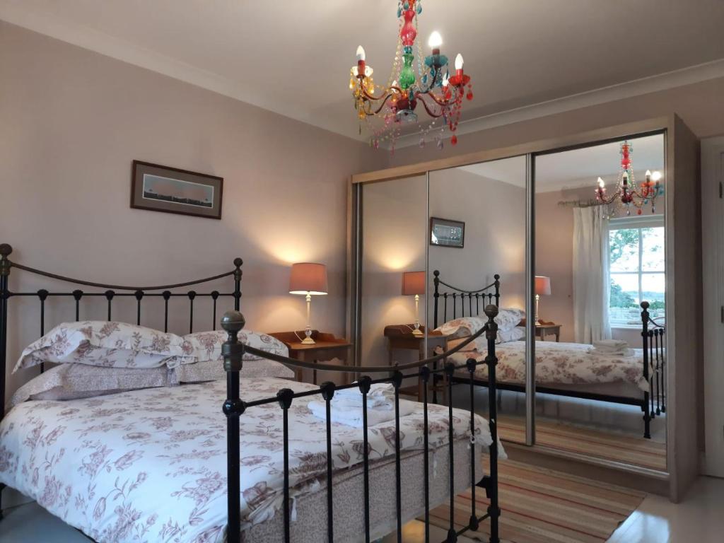 Ліжко або ліжка в номері Croagh Patrick Lodge Apartment