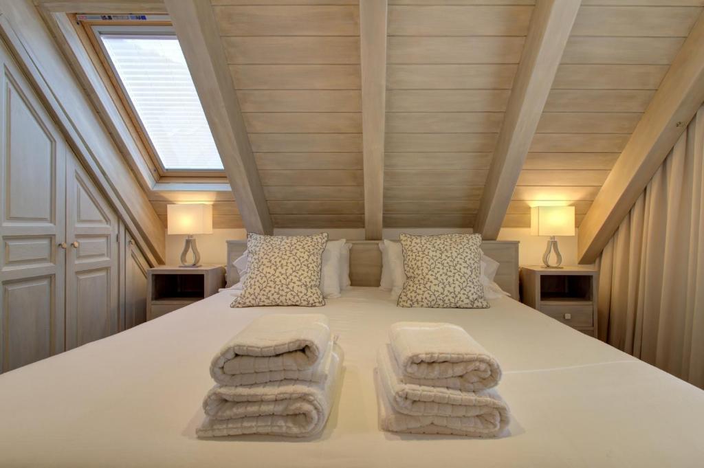 A bed or beds in a room at Varrados by Totiaran