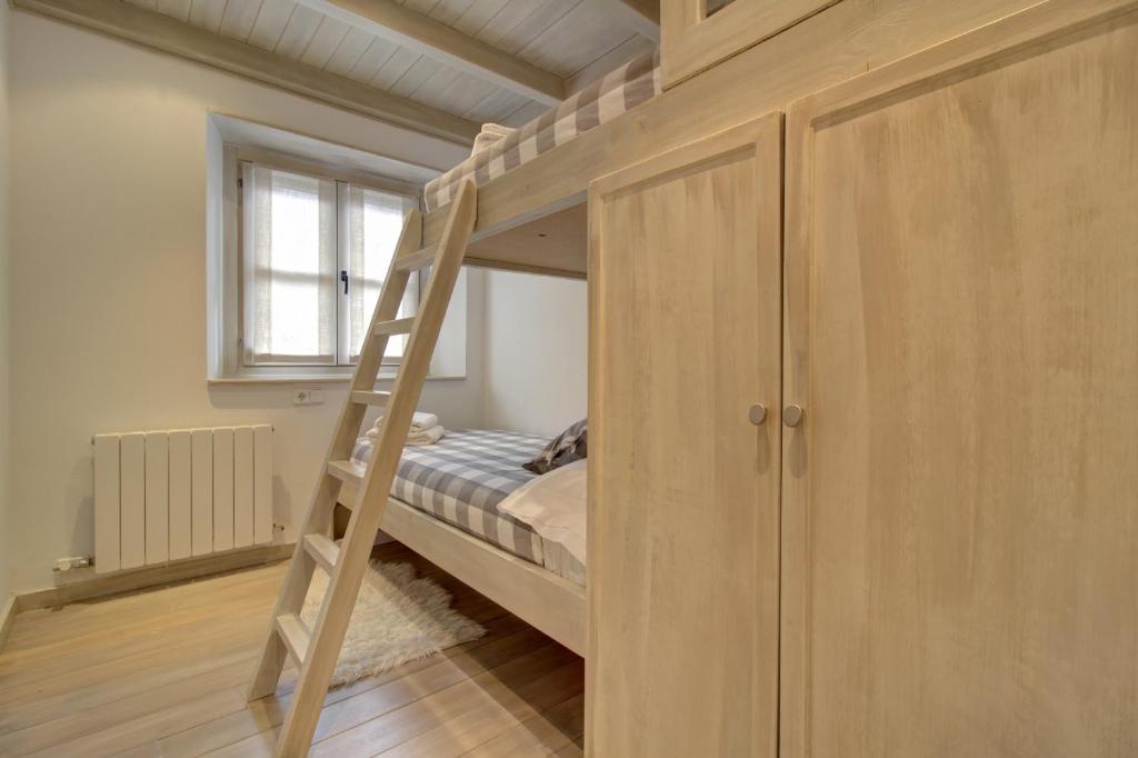 A bed or beds in a room at Varrados by Totiaran