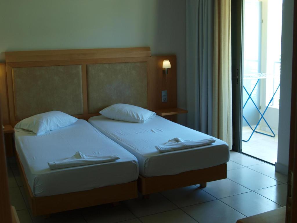 Postel nebo postele na pokoji v ubytování Saint Constantine Hotel