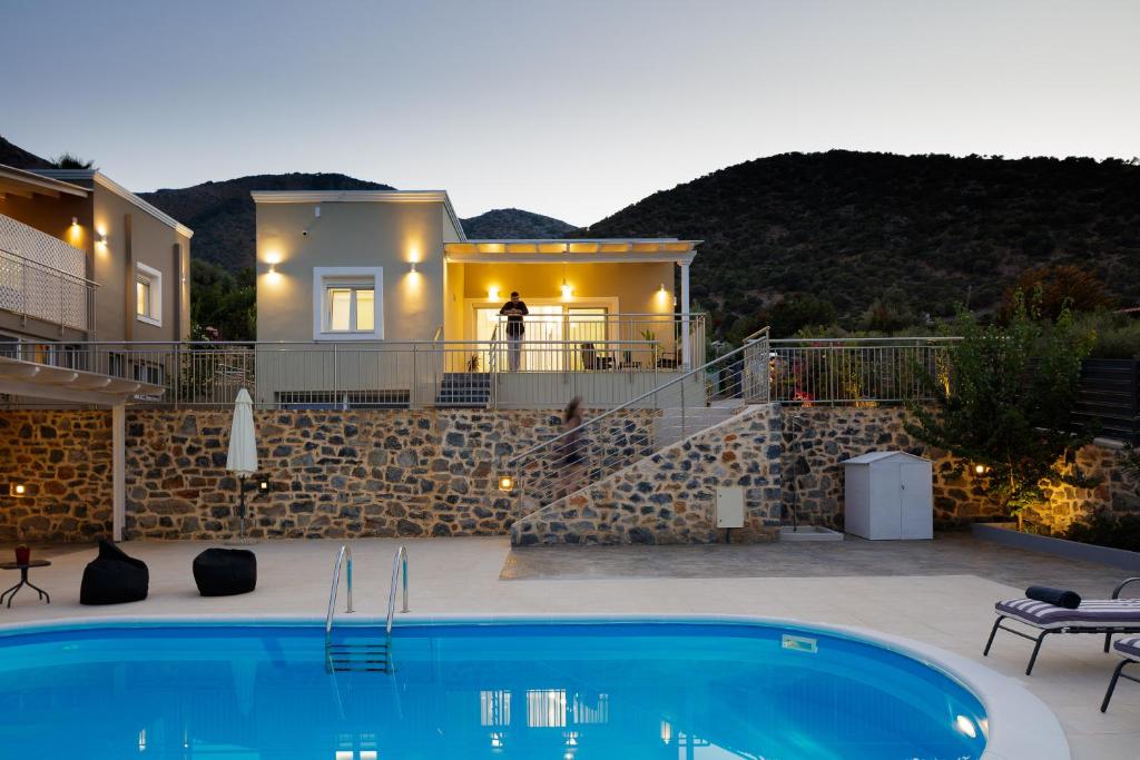 Bazén v ubytování Family Friendly Basilicata Attali villa Private Pool,Children area nebo v jeho okolí