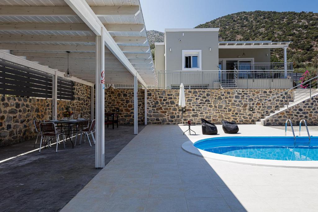 Bazén v ubytování Family Friendly Basilicata Attali villa Private Pool,Children area nebo v jeho okolí