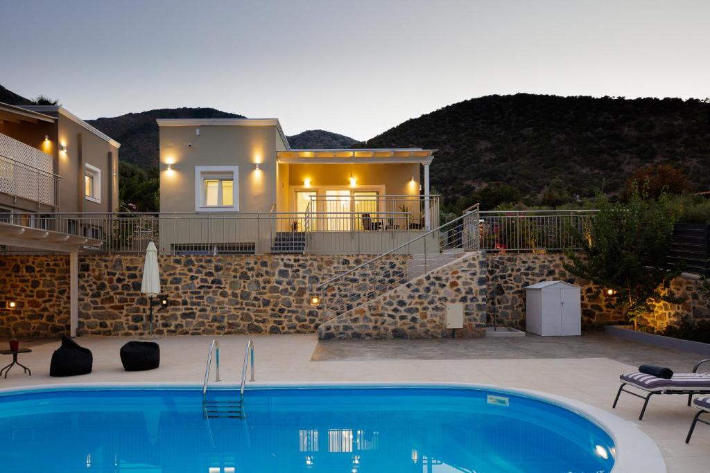 Bazén v ubytování Family Friendly Basilicata Attali villa Private Pool,Children area nebo v jeho okolí