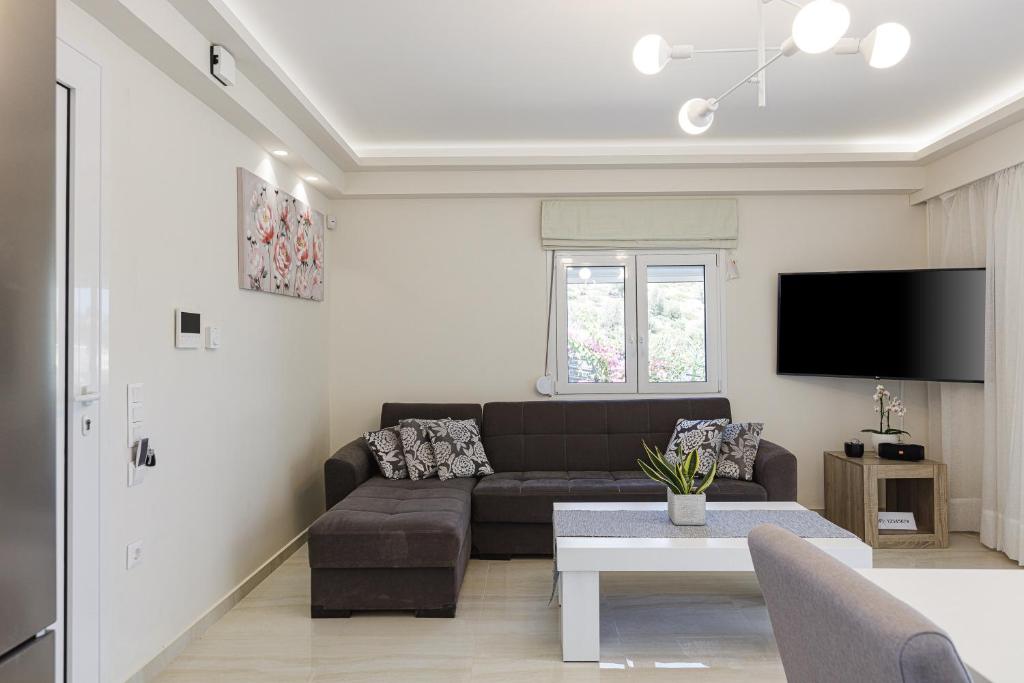 TV a/nebo společenská místnost v ubytování Family Friendly Basilicata Attali villa Private Pool,Children area
