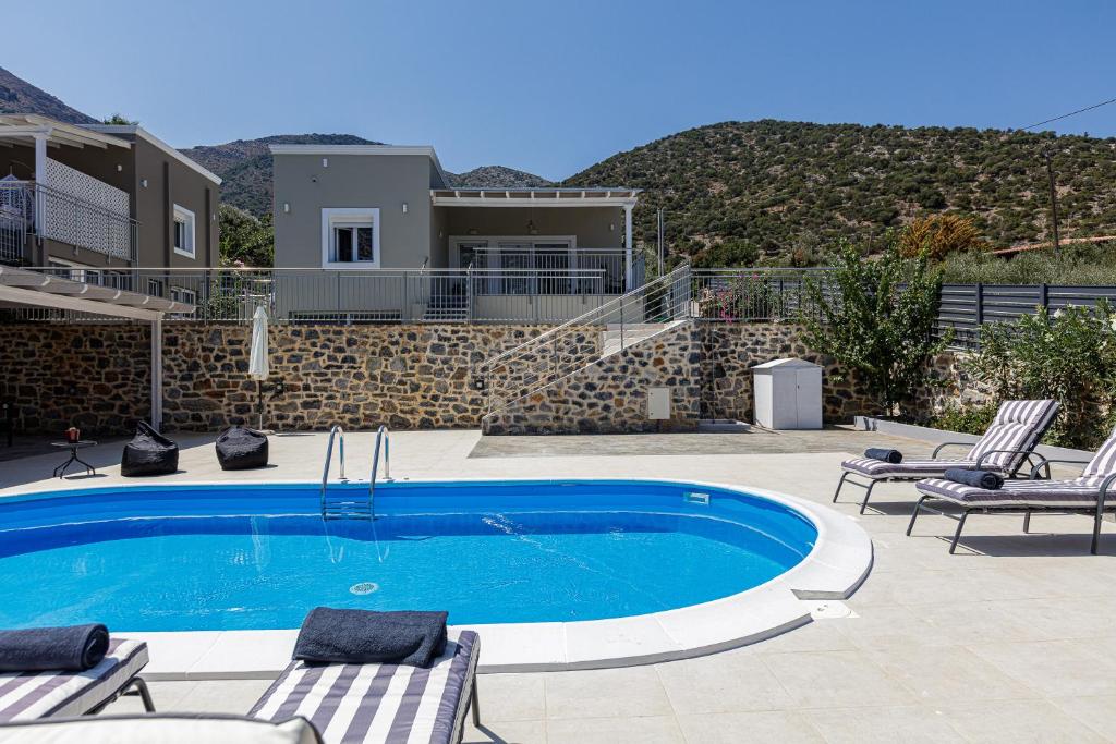 Bazén v ubytování Family Friendly Basilicata Attali villa Private Pool,Children area nebo v jeho okolí