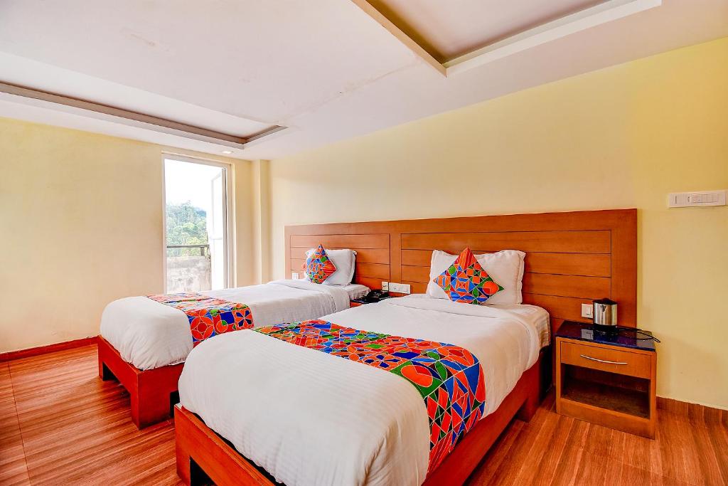 Postel nebo postele na pokoji v ubytování FabHotel Abirami Grand Inn - Nr Bryant Park
