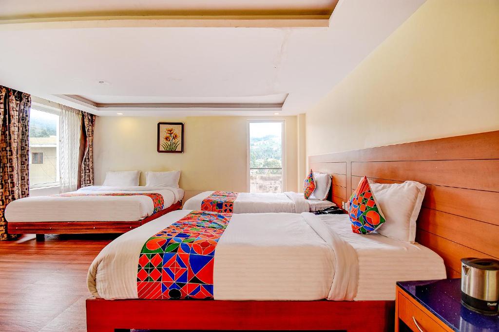 Postel nebo postele na pokoji v ubytování FabHotel Abirami Grand Inn - Nr Bryant Park