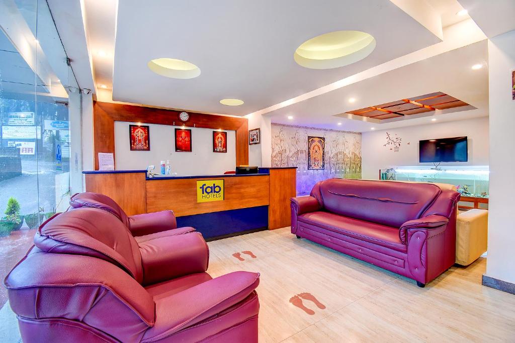 Posezení v ubytování FabHotel Abirami Grand Inn - Nr Bryant Park