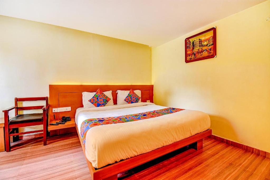 Postel nebo postele na pokoji v ubytování FabHotel Abirami Grand Inn - Nr Bryant Park