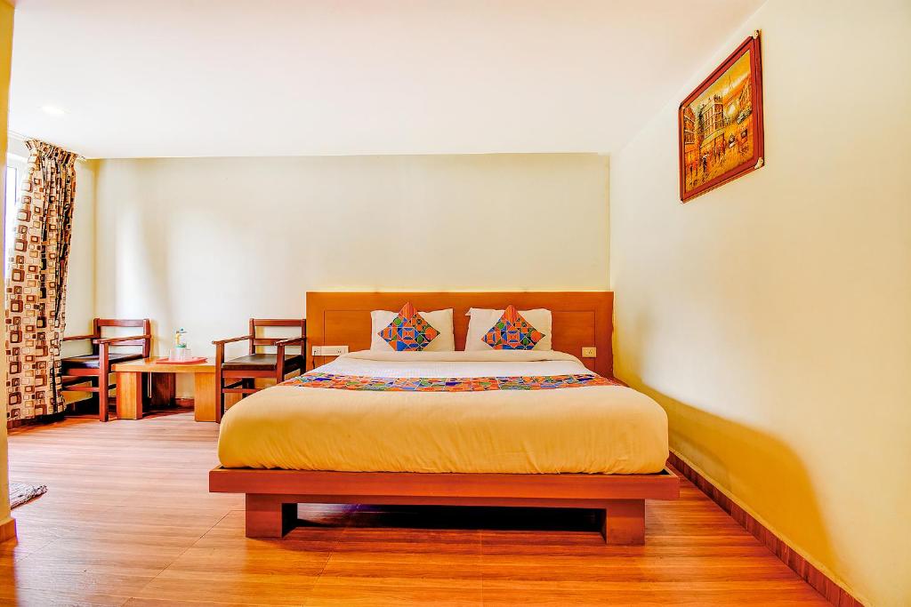 Postel nebo postele na pokoji v ubytování FabHotel Abirami Grand Inn - Nr Bryant Park