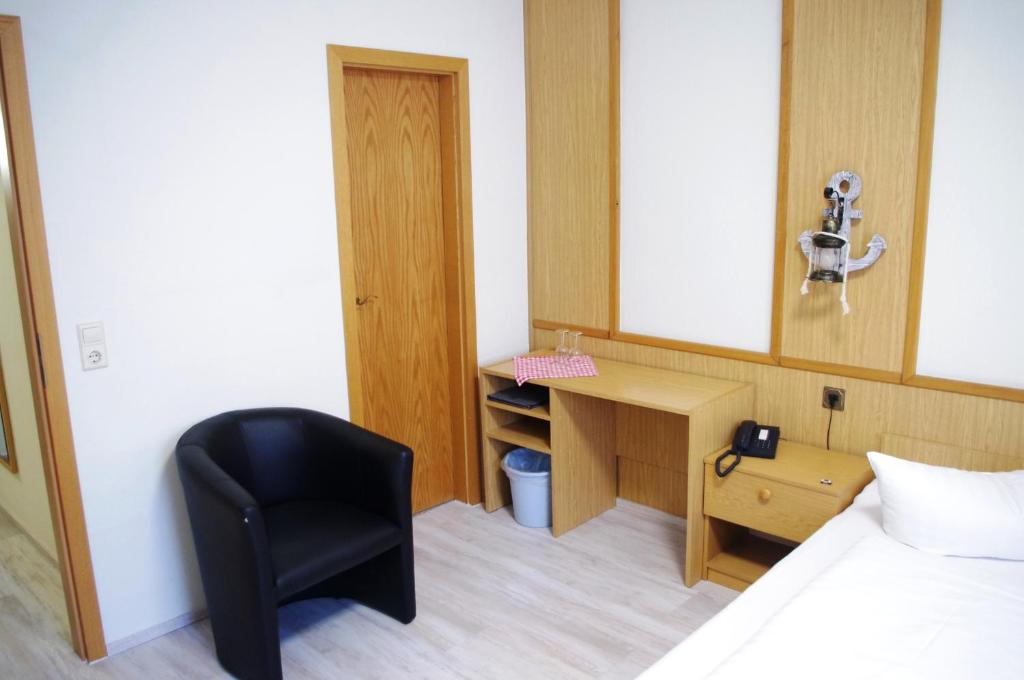 Postel nebo postele na pokoji v ubytování Hotel Gasthof zum Walfisch